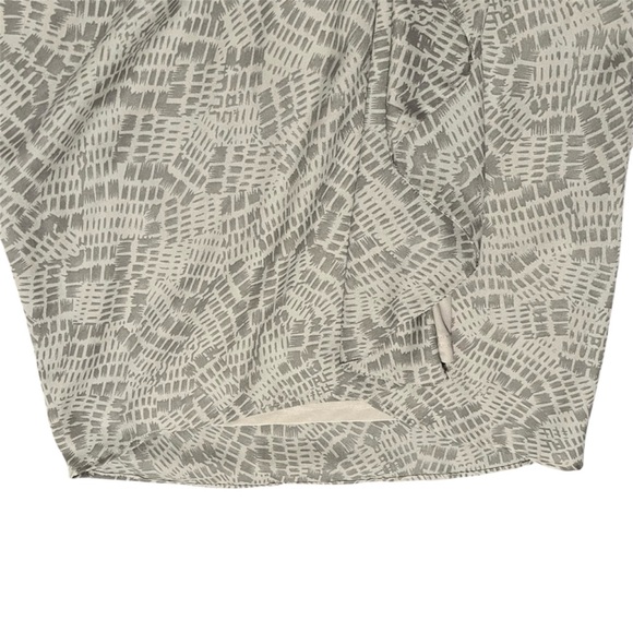 H&M Gray Abstract Print Cinched Waist Wrap Midi Dress Size 6 - Picture 4 of 6